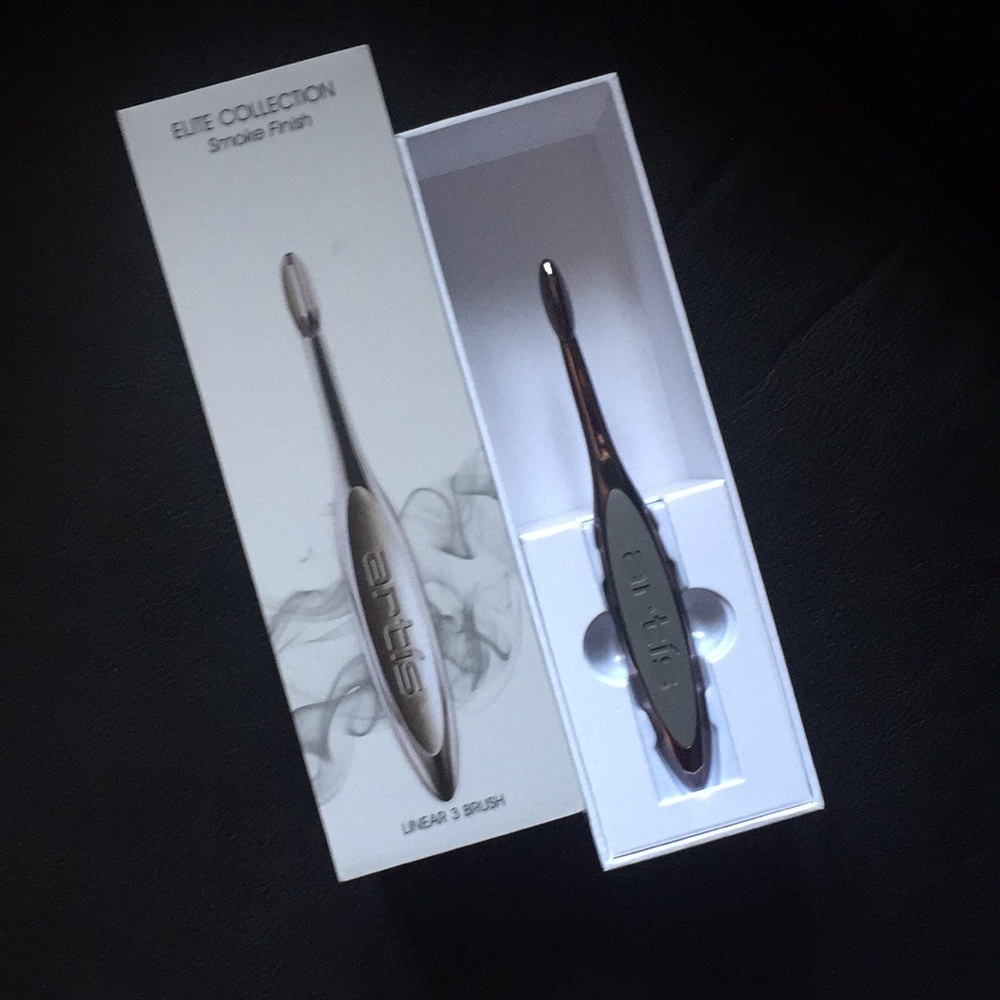 Artis brush - Linear 3 brush, smoke finish NIB